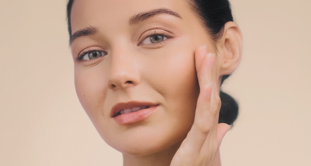 2. Rhytidectomie (Lifting Facial) 2. Rhytidectomie
(Lifting Facial)